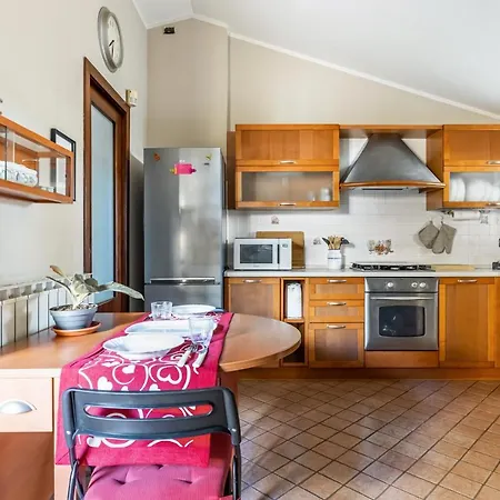 Apartment Walls Nearby: Modern Apt With Parking!