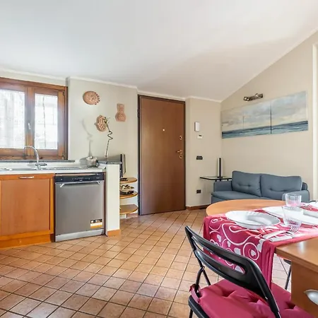 Apartment Walls Nearby: Modern Apt With Parking! *